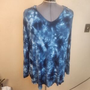 torrid Blue Super Soft Tie-Dye V-Neck Hoodie Size 4 (4X)